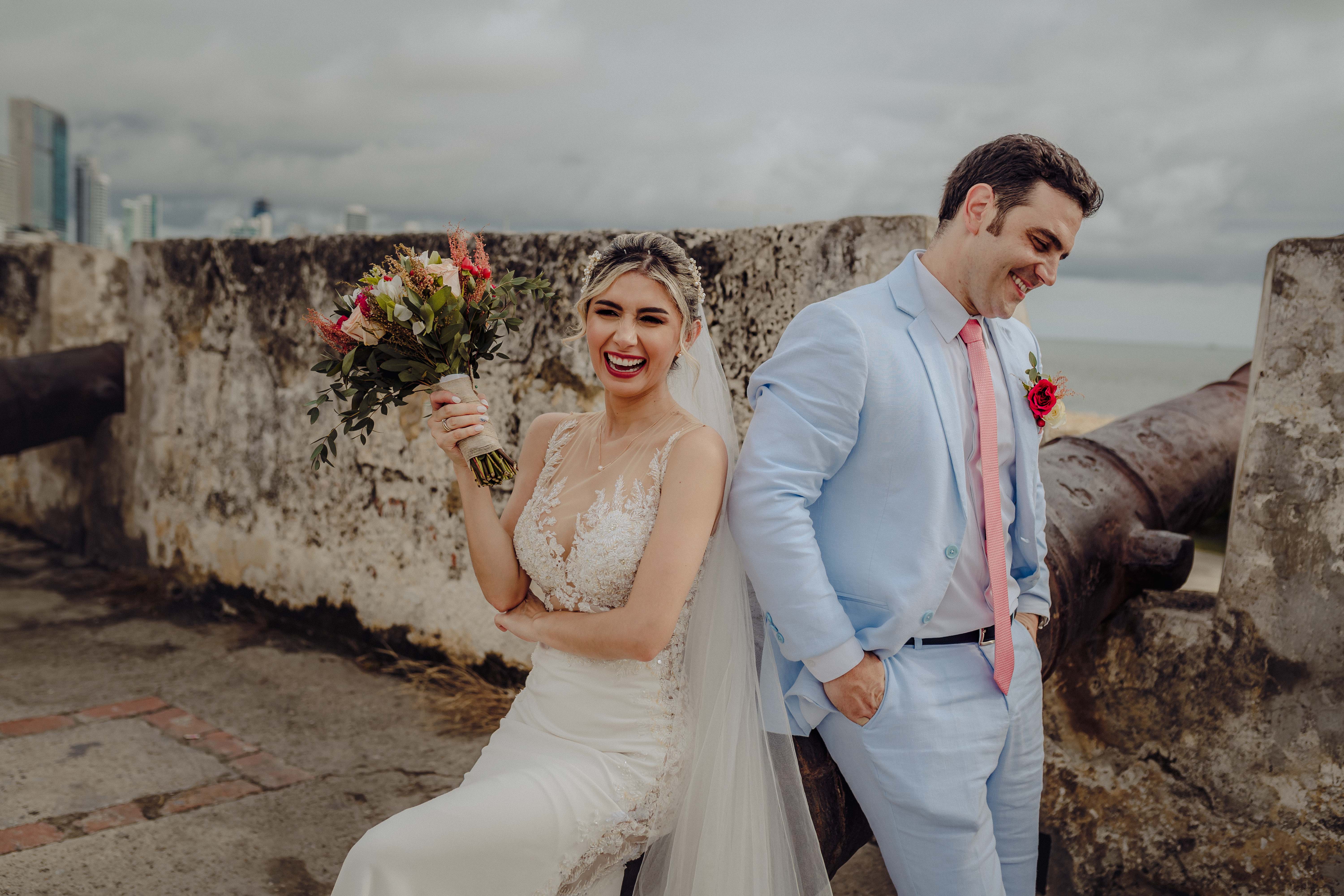 Pareja de novios feliz